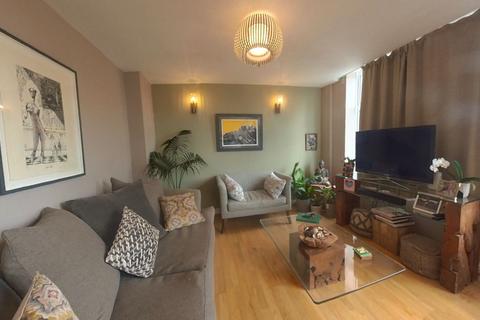 1 bed property, in 45 Streatham Hill, £360,000