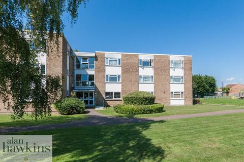 1 bed property, in Marlborough Court, £95,000