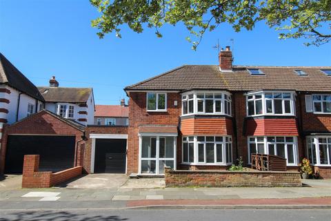 3 bed property, in Queens Road, £599,950