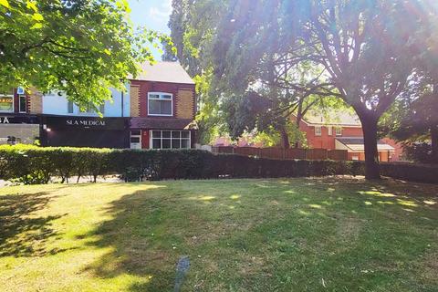 4 bed property, in Monton Green, £425,000