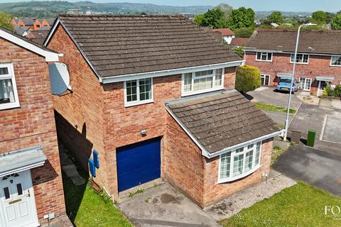 4 bed property, in Sundew Close, £360,000