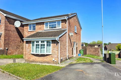 4 bed property, in Sundew Close, £350,000