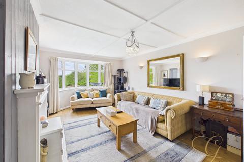3 bed property, in Woodside Avenue, £340,000