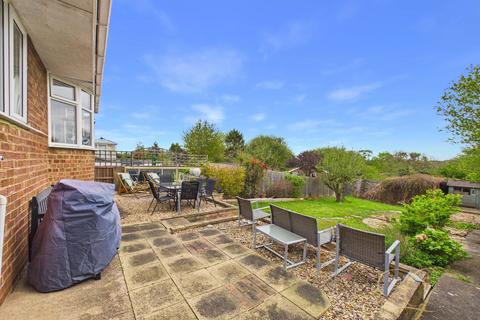 3 bed property, in Woodside Avenue, £340,000