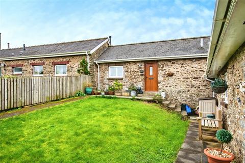 1 bed property, in Honeyborough Road, £140,000