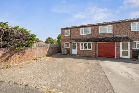4 bed property, in Derwent Road, £400,000