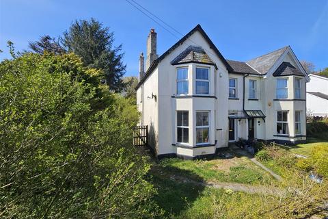 4 bed property, in Tavistock Road, £300,000