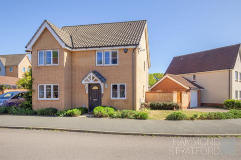 4 bed property, in Willowcroft Way, £400,000
