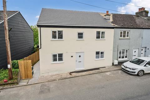 4 bed property, in Western Cottages, £345,000
