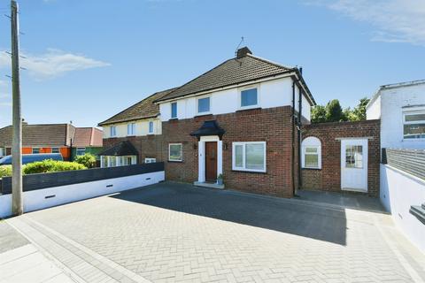 2 bed property, in Roundway, £400,000