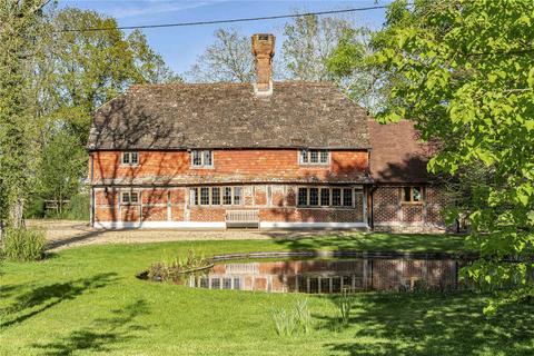 3 bed property, in Roundstreet Common, £1,050,000