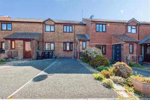 2 bed property, in Balmoral Crescent, £255,000