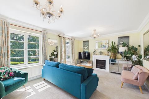 4 bed property, in The Park, £460,000