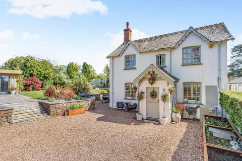 3 bed property, in Nymet Rowland, £550,000