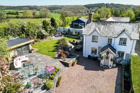 3 bed property, in Nymet Rowland, £550,000