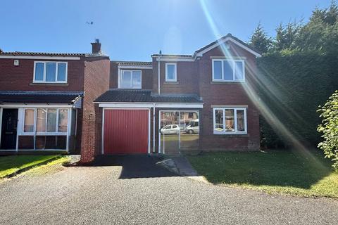 4 bed property, in Grand Junction Way, £340,000