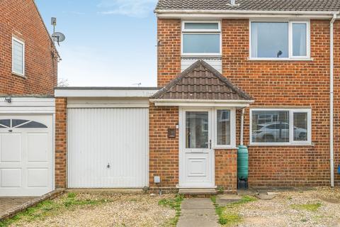 3 bed property, in Oaklands, £280,000