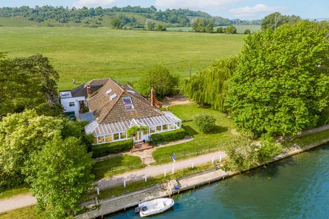 5 bed property, in Cockmarsh, £1,395,000