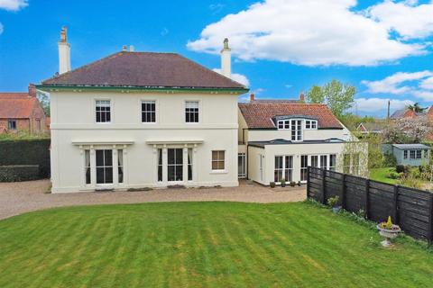 4 bed property, in Mayfield House, £800,000