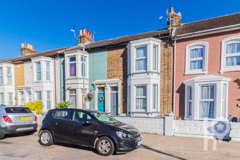 4 bed property, in Alma Road, £220,000