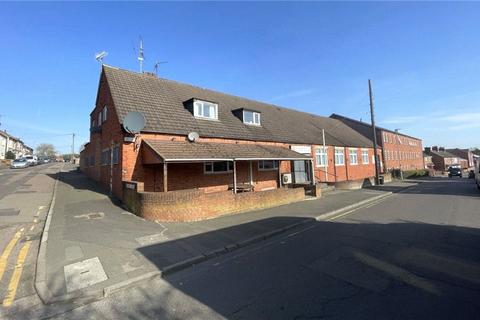 2 bed property, in Victoria Street, £150,000