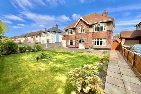 5 bed property, in Carbery Avenue, £895,000