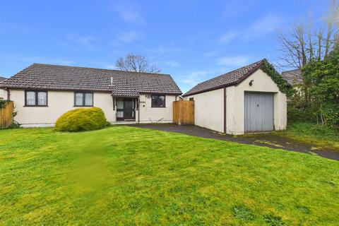 3 bed property, in Greenacre Close, £300,000