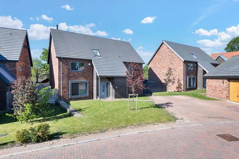 4 bed property, in Old Stable Lane, £675,000
