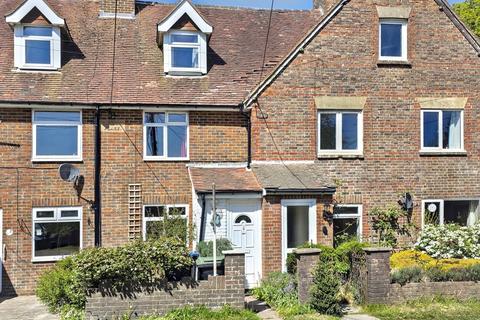 3 bed property, in Glenham Place, £385,000