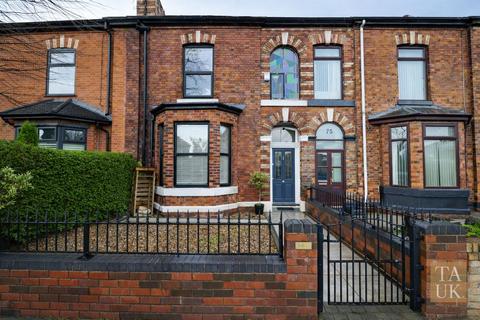 4 bed property, in Manchester Road, £400,000