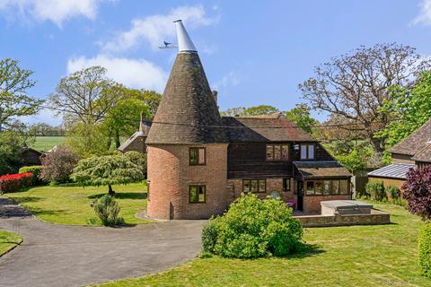4 bed property, in Woodchurch, £1,200,000
