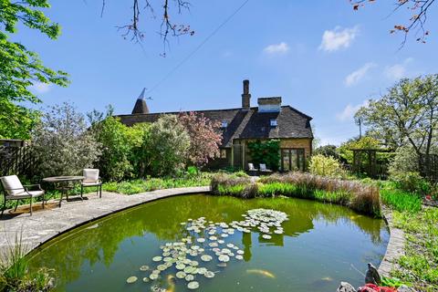 4 bed property, in Woodchurch, £1,200,000