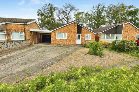 2 bed property, in Pinewood Drive, £210,000