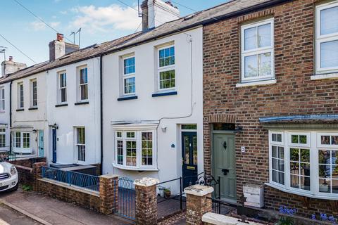 3 bed property, in Mead Road, £450,000