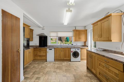 4 bed property, in Princes Walk, £330,000