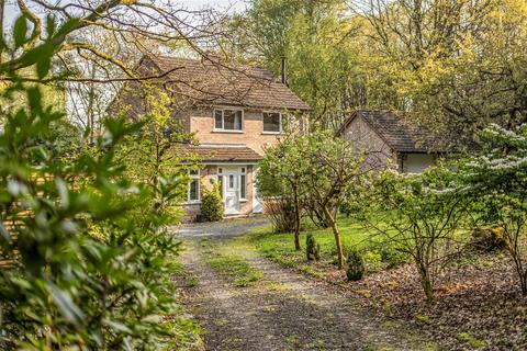 4 bed property, in Plough Lane, £765,000