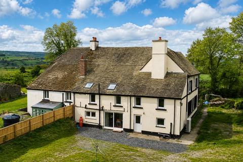 4 bed property, in New Inn, £299,950