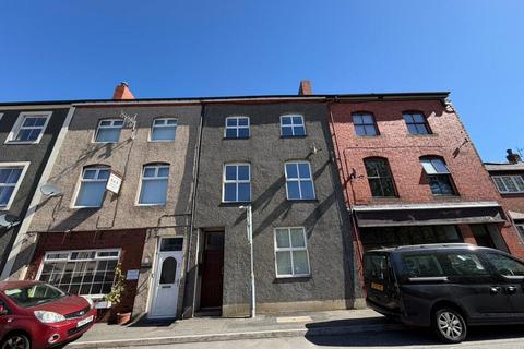 3 bed property, in Penrhyn Terrace, £220,000