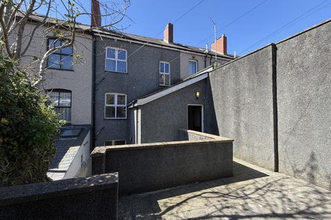 3 bed property, in Penrhyn Terrace, £220,000