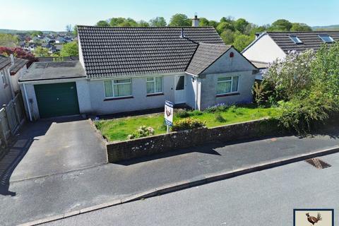 4 bed property, in Redmoor Close, £355,000
