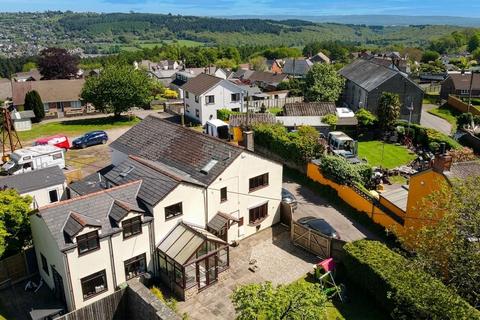 4 bed property, in Lansdown Walk, £435,000
