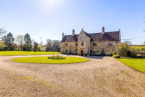 8 bed property, in Fulbeck NG32, £1,600,000