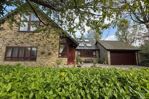 5 bed property, in Birchwood Close, £600,000