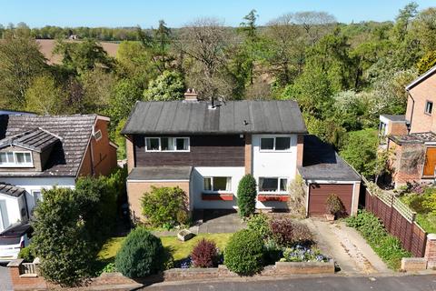 4 bed property, in The Front, £575,000