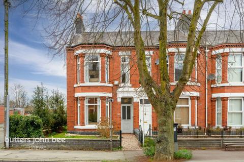 5 bed property, in Ruskin Road, £250,000
