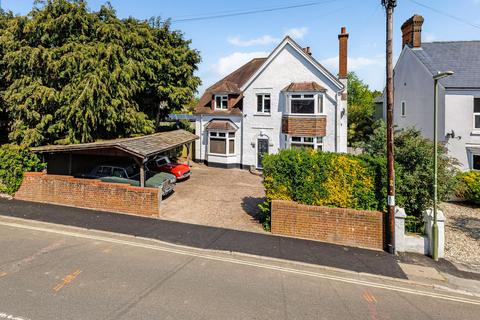 5 bed property, in Ackender Road, £850,000