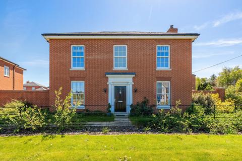 5 bed property, in Red Admiral Way, £550,000