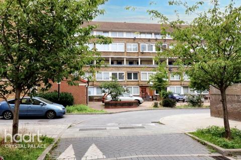 7 bed property, in Daniel Gardens, £550,000