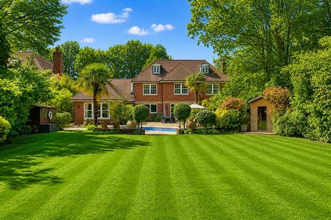 7 bed property, in The Barton, £3,995,000