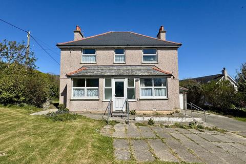 4 bed property, in Lon St. Ffraid, £399,950